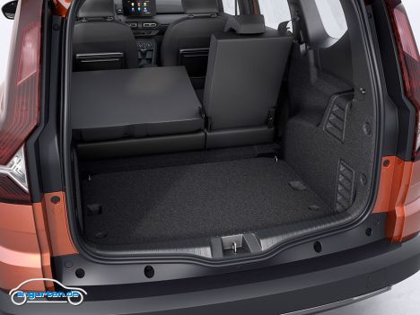 Der neue Dacia Jogger - Kofferraum mit umgeklappter Rücksitzbank (nicht Plan) und herausgenommener dritter Sitzreihe