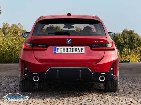 BMW 3er Touring - Facelift - Heckansicht in Fire Red