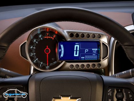 Chevrolet Aveo Sedan - Der Tacho ist digital - der Drehzahlmesser ansehnlich groß.