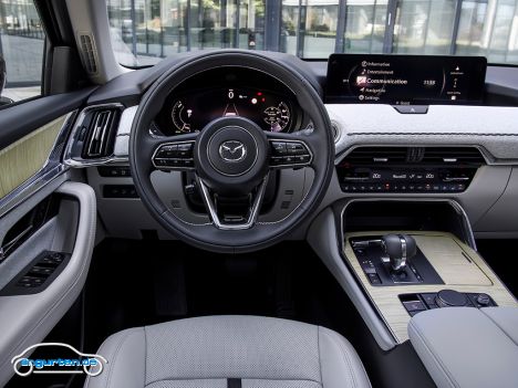 Mazda CX-80 - Innenraum hell - infotainment ist hier noch klassisch von Lüftung und Klima getrennt.