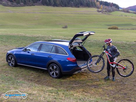 Mercedes C-Klasse All-Terrain - … mit Fahrrad