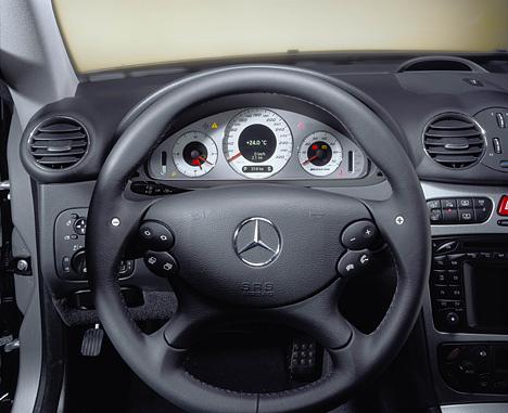 Mercedes CLK. Cockpit