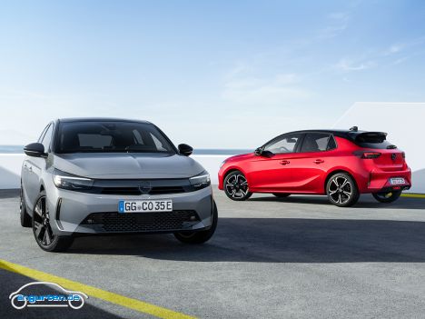 Opel Corsa F Facelift 2023 - Hier mal beide Versionen zusammen: Elektro und Verbrenner.