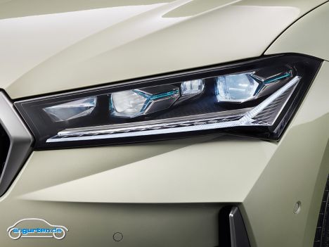 Der neue Skoda Superb Combi (2024) - Scheinwerfer Detail - Ice Tea Beige metallic