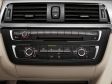 Die neue BMW 3er Reihe - Mittelkonsole mit Radio-Bedienteil und Klimaautomatik
