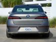 BMW i7 - Heckansicht in Oxidgrau metallic