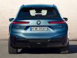 BMW iX Facelift 2025 - Heckansicht in Arctic Race Blue