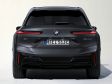 BMW iX Facelift 2025 - Heckansicht in Frozen Deep Grey