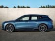 BMW iX Facelift 2025 - Seitenansicht in Arctic Race Blue