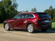 Mazda CX-80 - Heckansicht in Farbe Artisan Red