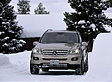 Mercedes M-Klasse bei Schnee im Winter