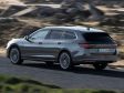 Der neue Skoda Superb Combi (2024) - Heckansicht in Graphite Grau Metallic