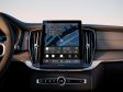 Facelift Volvo XC90 (2025) - Das Infodisplay ist immer noch im Hochformat, steht mittlerweile aber im Tablet-Style frei im Raum auf der Konsole. Dadurch wird es auch noch mal etwas größer.