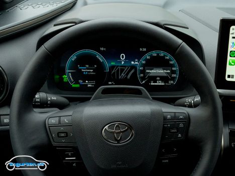 Toyota C-HR 2025 - Lenkrad und Kombidisplay