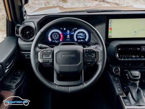 Toyota Land Cruiser J25 - Cockpit