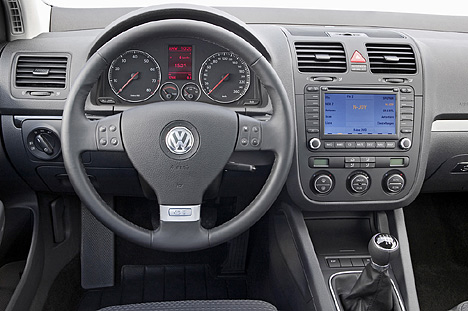 Das Cockpit des VW Golf