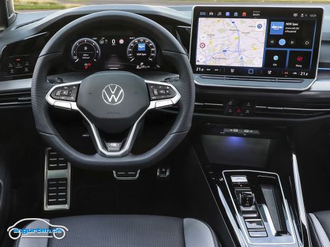 VW Golf 8 Facelift 2024 - Der Bildschirm des neuen MIB 4 (Modularer Infotainment Baukasten) ist nun alleinstehend im Tablet-Style wie auch bei den neuen Modellen Tiguan und Passat 9.