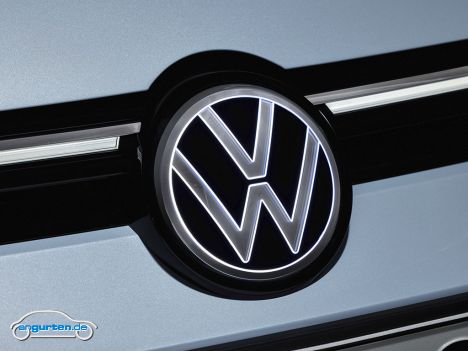 VW Golf 8 Variant - Facelift 2024 - Beleuchtetes VW-Emblem auf der Front