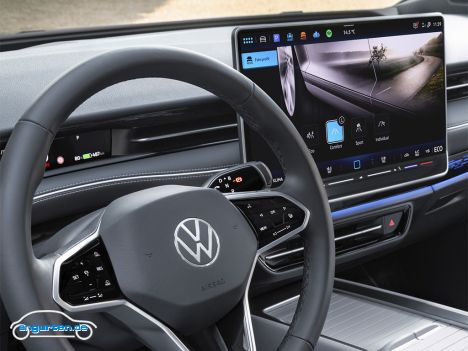 VW ID.7 Tourer - Cockpit - wie immer bei den ID-Modellen ist uns das Fahrerdisplay zu klein. Warum geht das nicht genauso gut wie beim neuen Passat?