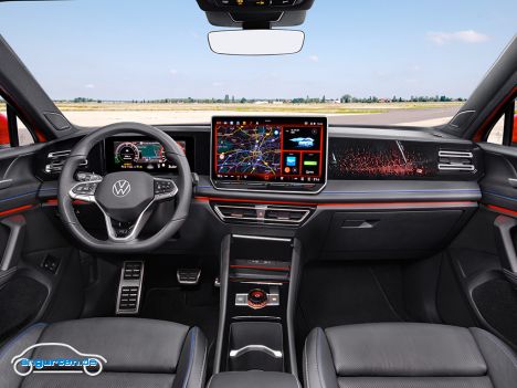 Innen allerdings gibt es wie auch beim Passat 9 eine deutliche Veränderung der bislang gewohnten Cockpit-Anmutung. Das Infotainment-System des neuen VW Tiguan wurde vollkommen neu konstruiert.