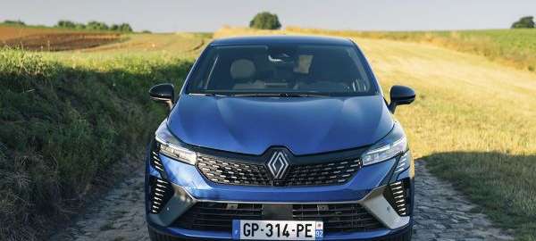 Stark verändert: Die Front des Renault Clio Facelifts. Bild: Renault