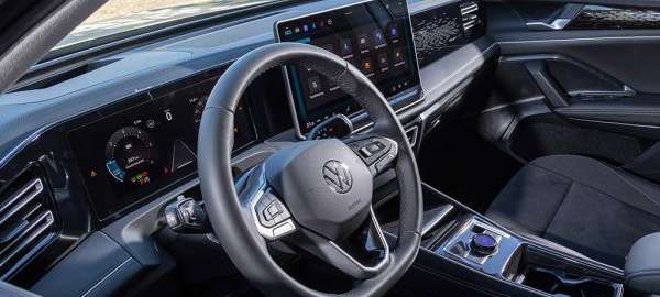 So könnte es im neuen VW Tiguan (ab 2024) aussehen: Das Cockpit der seriennahen Erprobungsstudie.